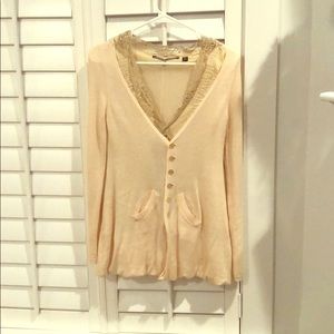 Beautiful sweater with linen and lace detail